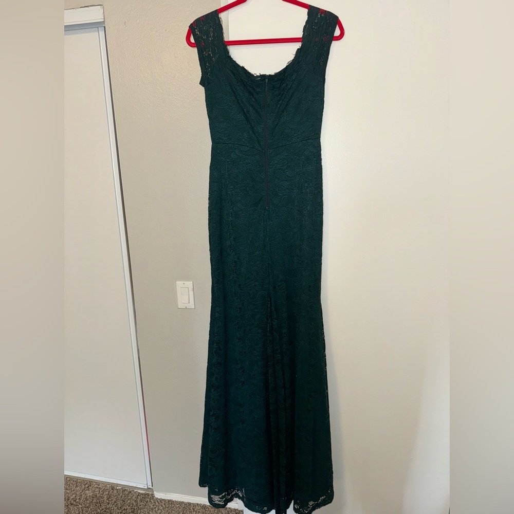 Green flor length lace gown.